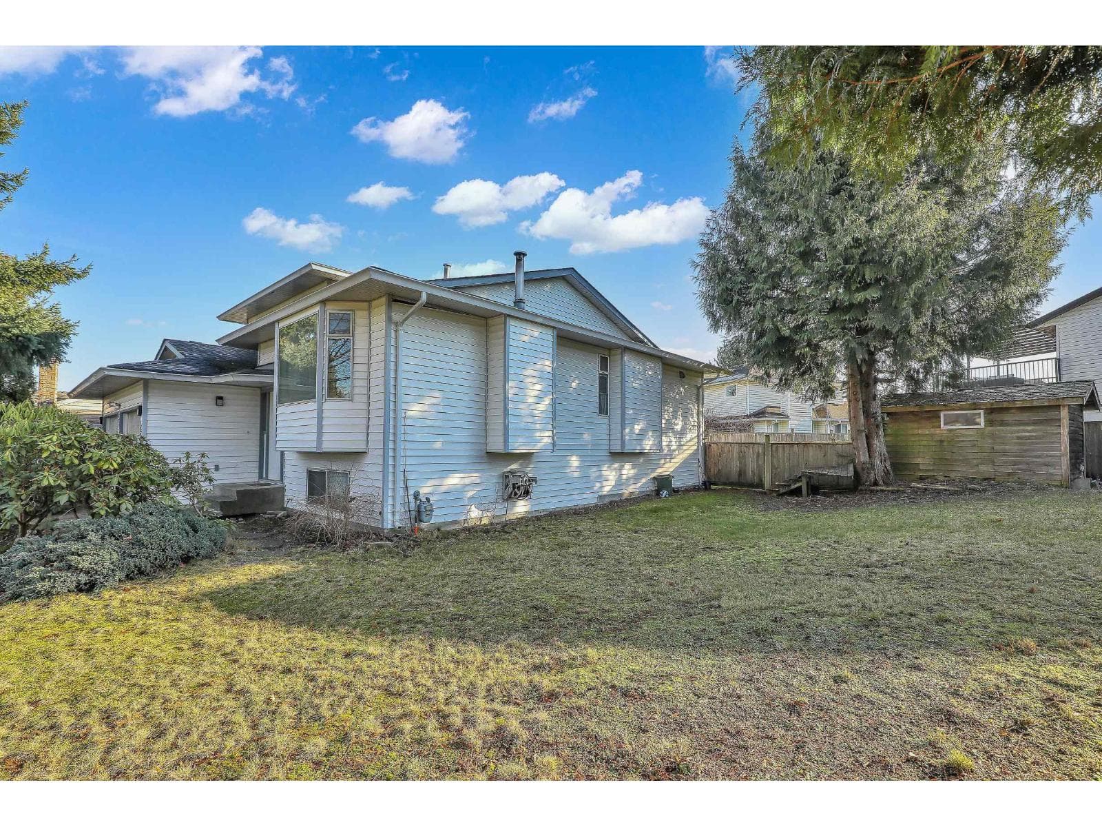 15662 91A AVENUE photo 3