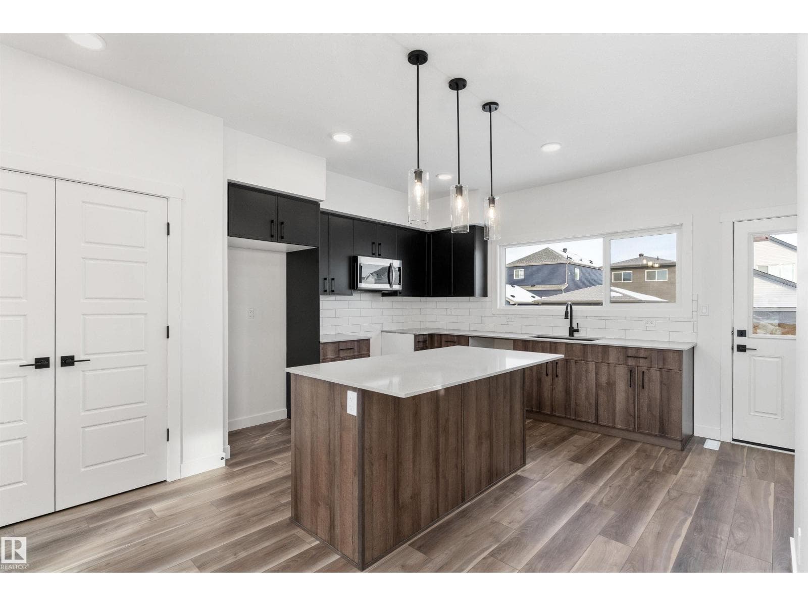 1218 MCLEOD AV — photo 5