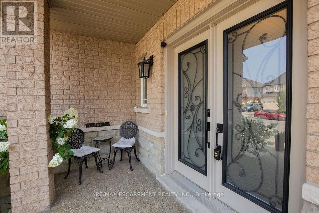 15 MEADOWBANK DRIVE photo 4
