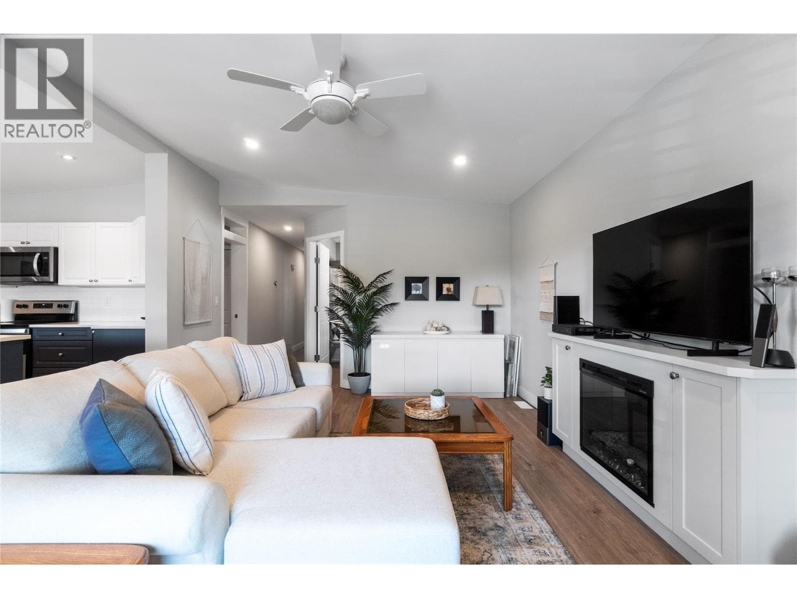 728 Elderberry Walk photo 4