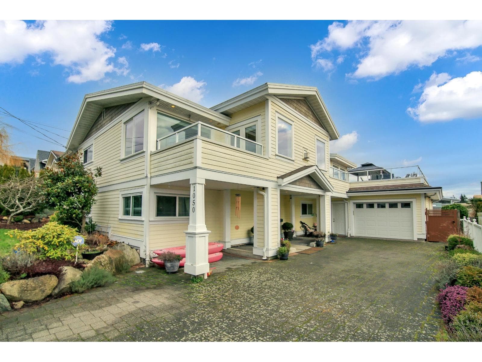 1050 PARKER STREET photo 4
