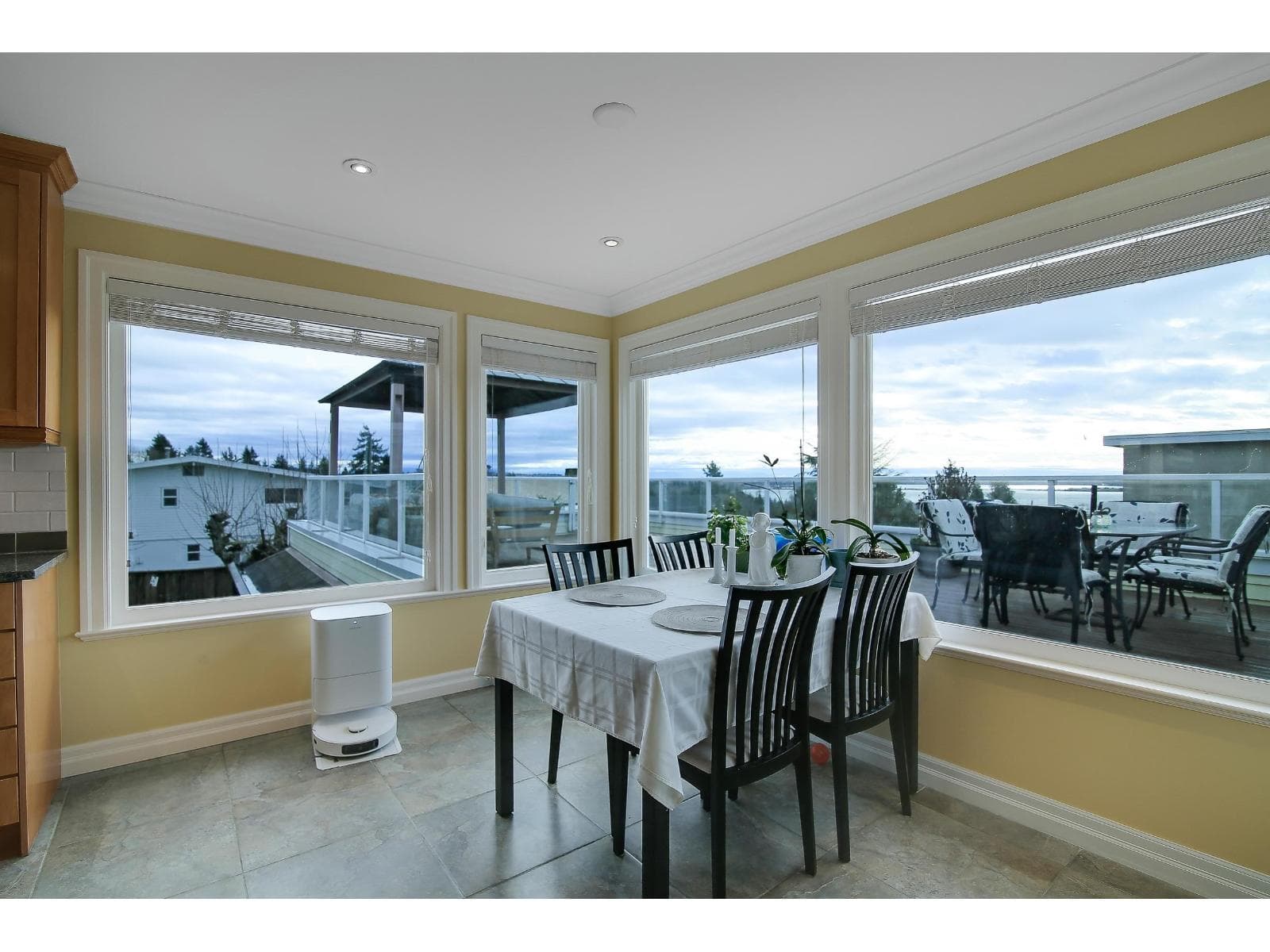 1050 PARKER STREET photo 2