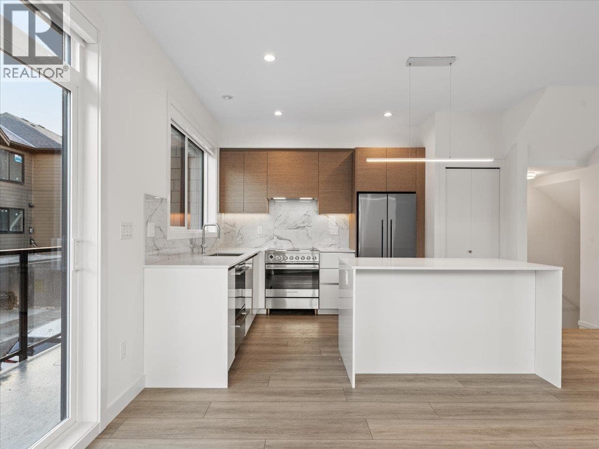 34 4337 BOUNDARY ROAD photo 5