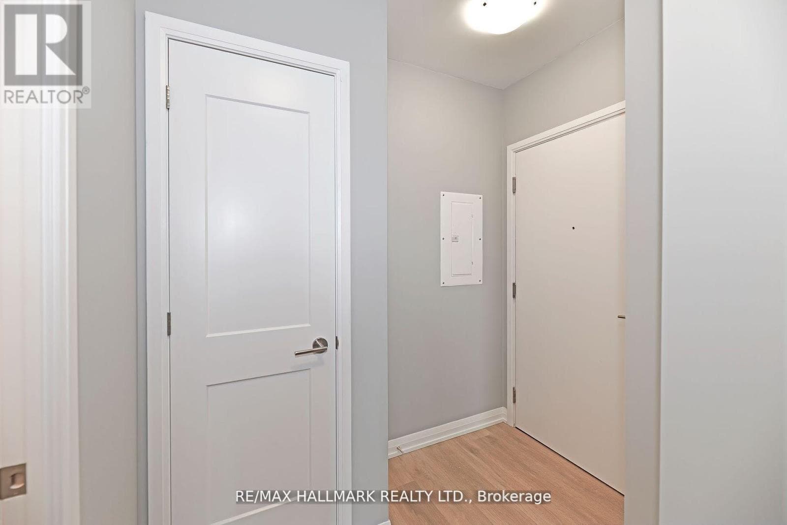 906 - 7895 JANE STREET photo 2