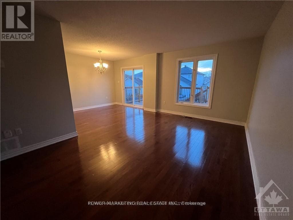 270 MICA CRESCENT photo 5