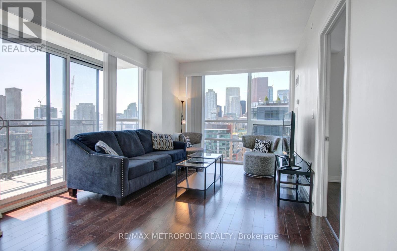 2015 - 460 ADELAIDE STREET E photo 2