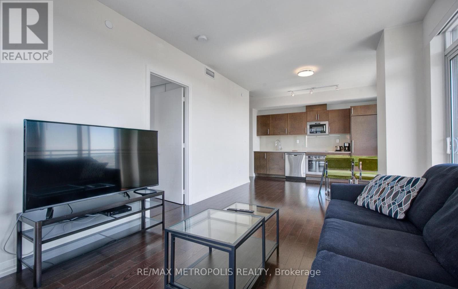 2015 - 460 ADELAIDE STREET E photo 4