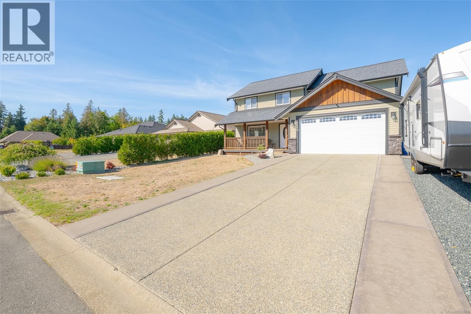 5585 Swallow Dr photo 2