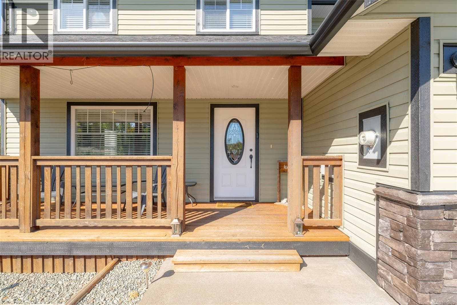 5585 Swallow Dr photo 4