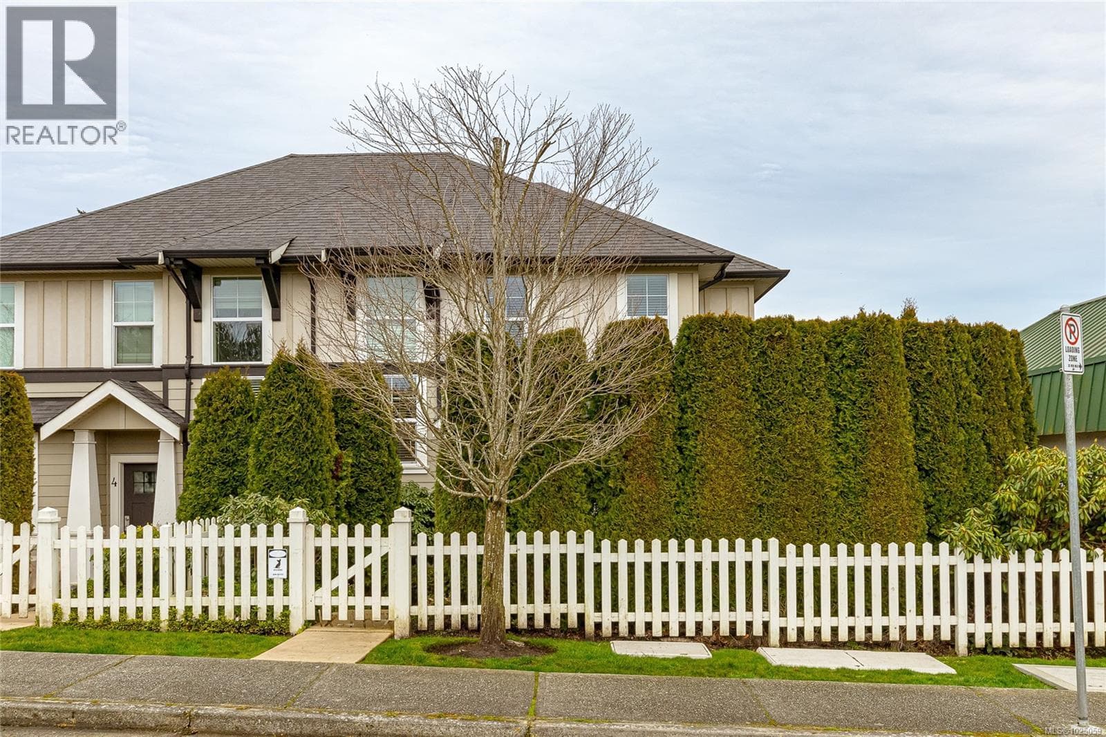 3 bed 2 bath single family at 5 3903 Douglas St — $760,000