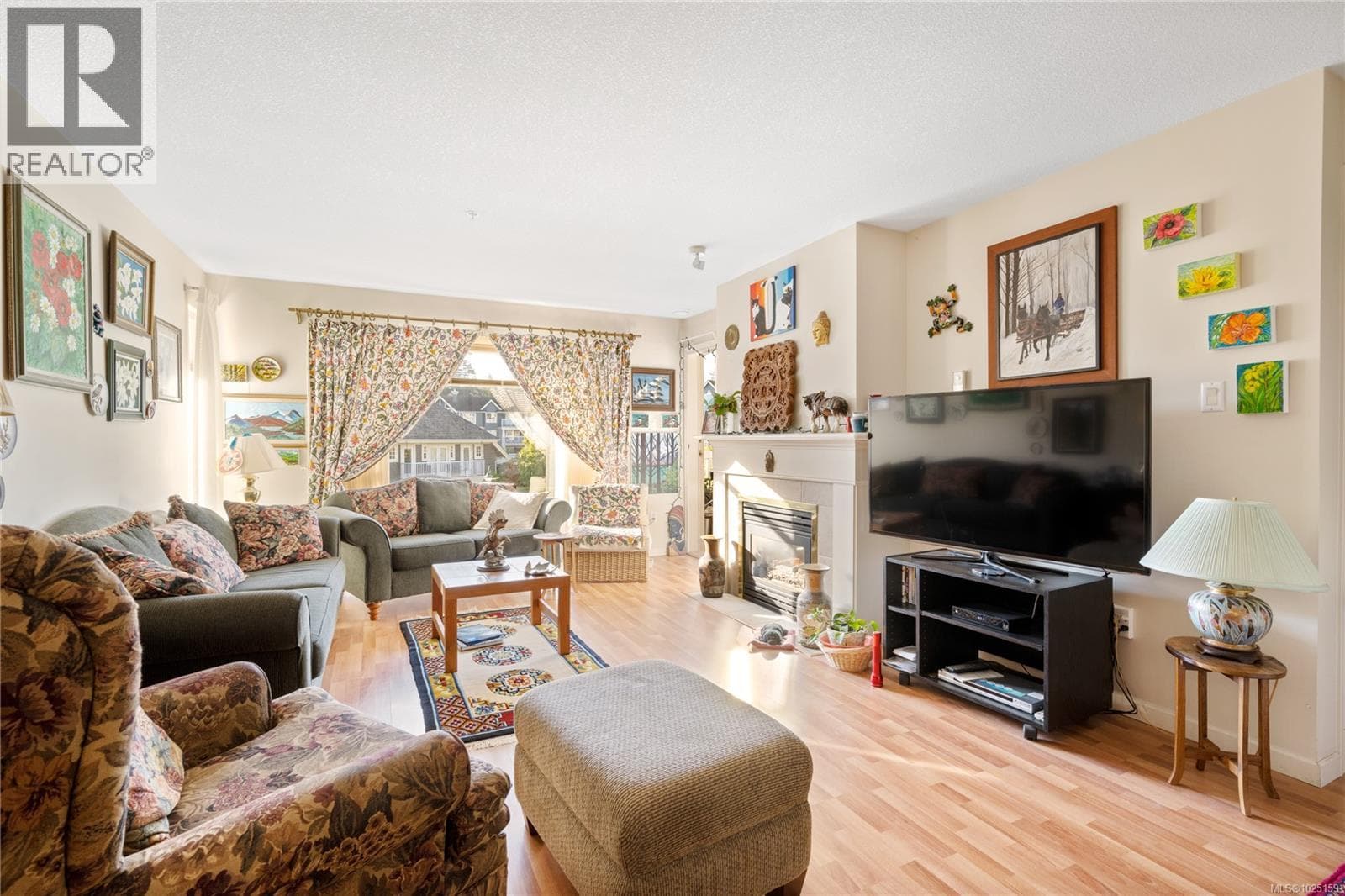 201 5620 Edgewater Lane photo 2