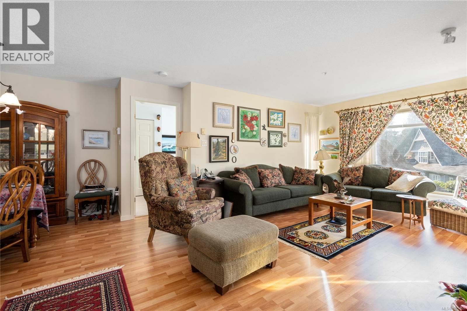 201 5620 Edgewater Lane photo 3