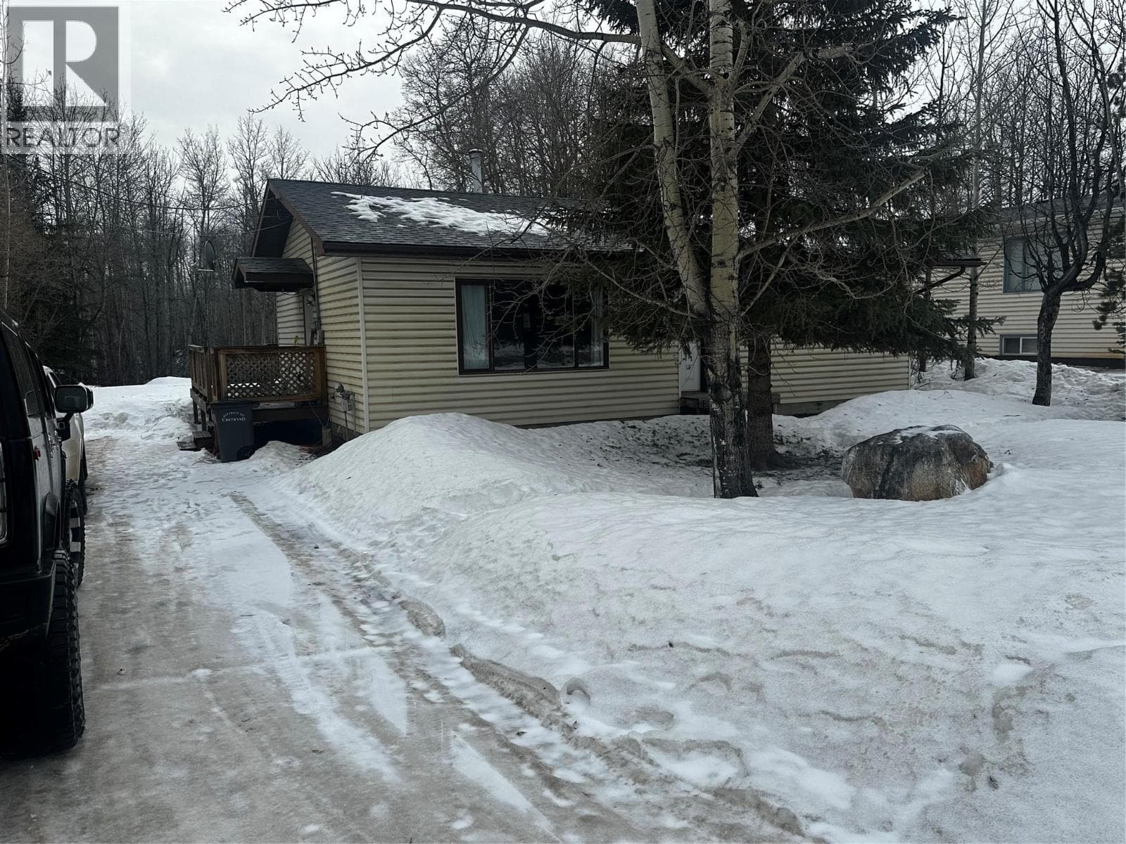 4557 Veterans Way photo 2