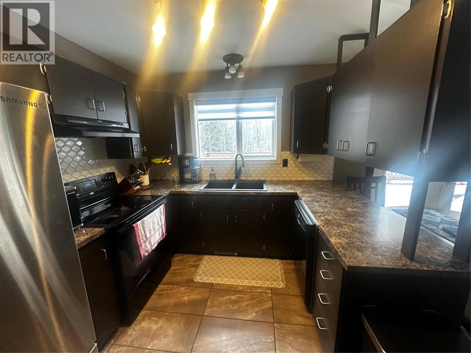 4557 Veterans Way photo 5