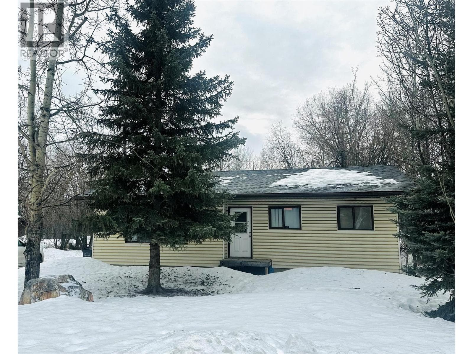 3 bed 1 bath single family at 4557 Veterans Way — $285,000