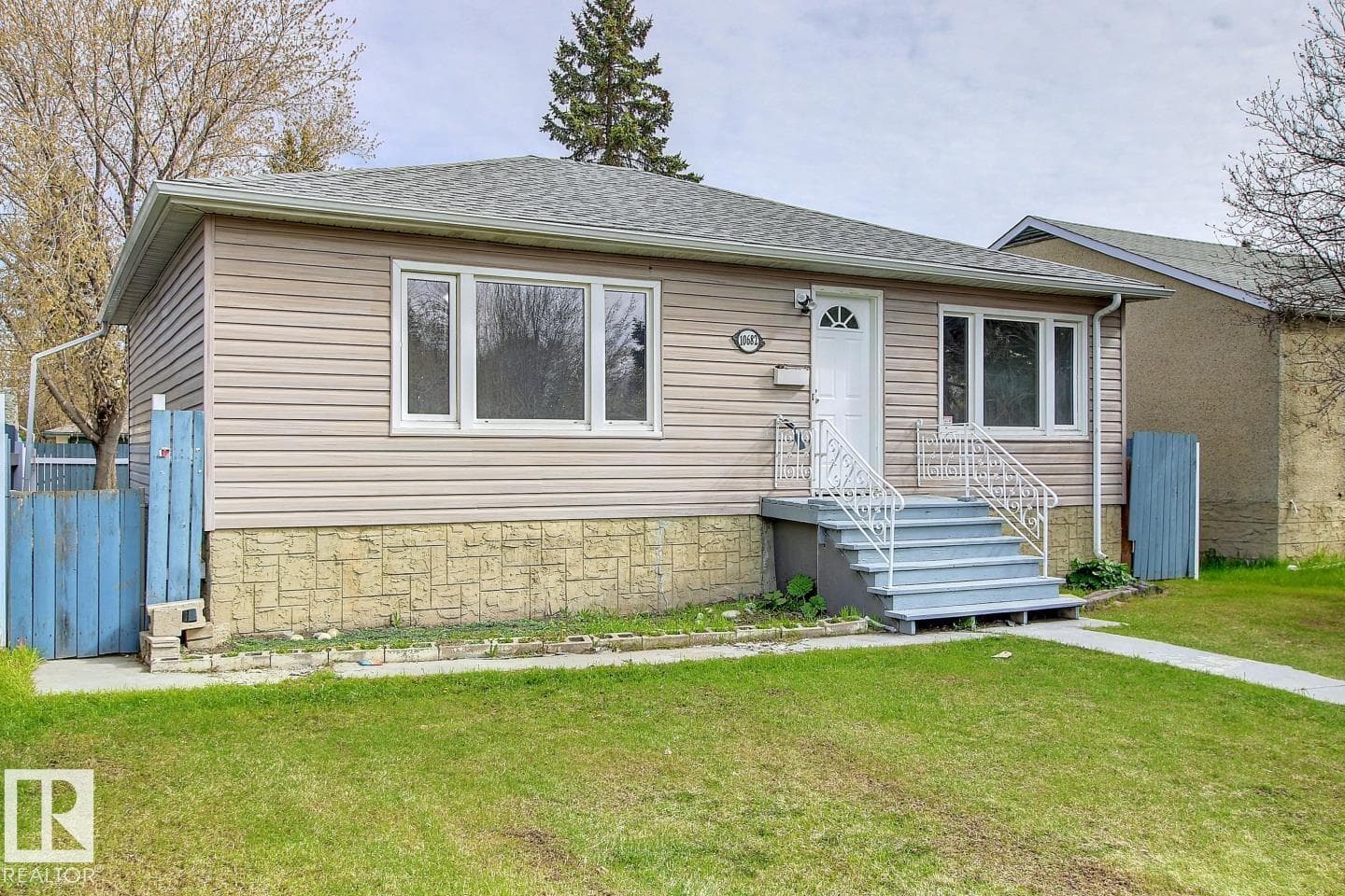 10682 61 AV NW