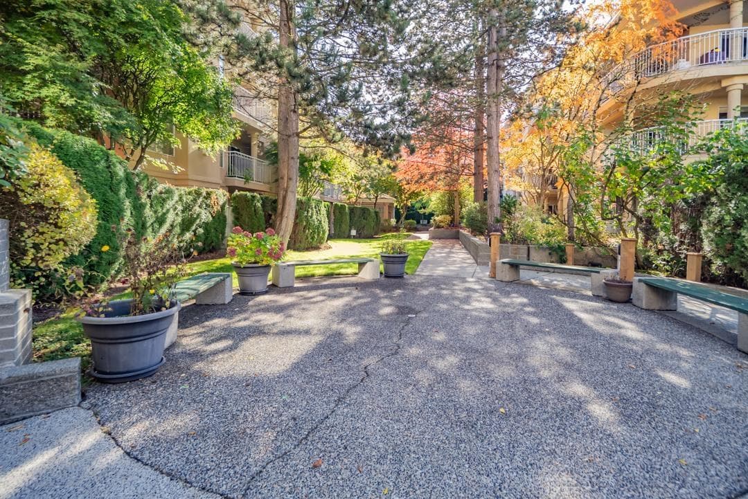 203 13733 74 AVENUE photo 3