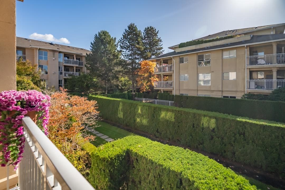 203 13733 74 AVENUE photo 4