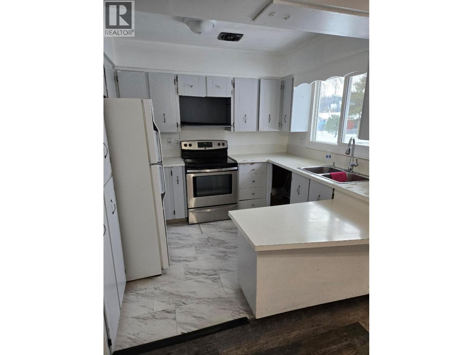 133 S MOFFAT STREET photo 3