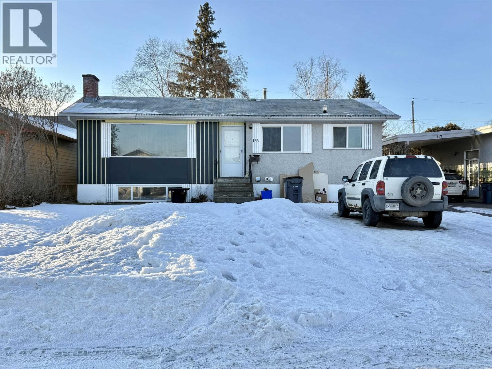 6 bed 2 bath single family at 133 S MOFFAT STREET — $459,900