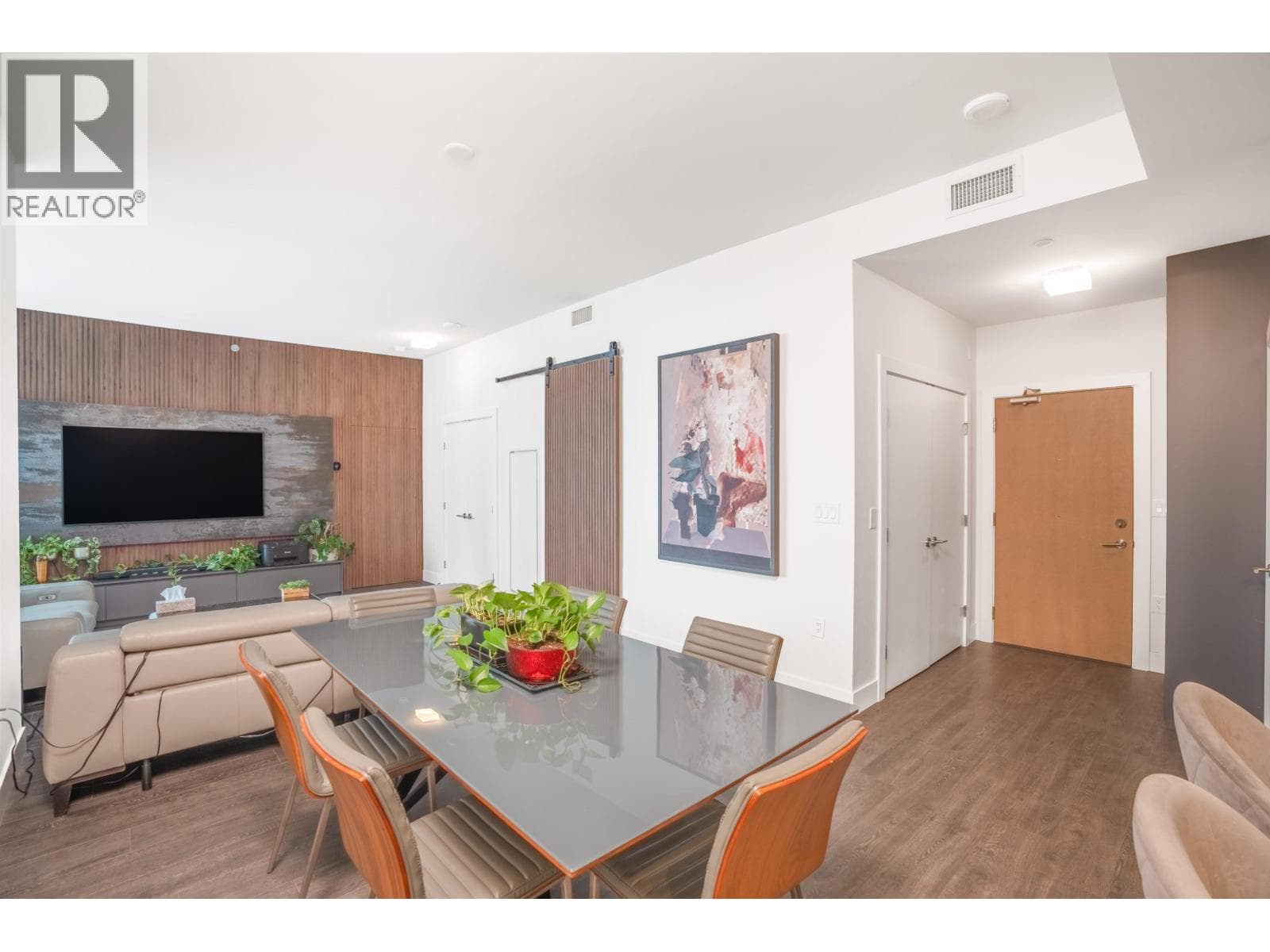 504/505 3438 SAWMILL CRESCENT photo 4