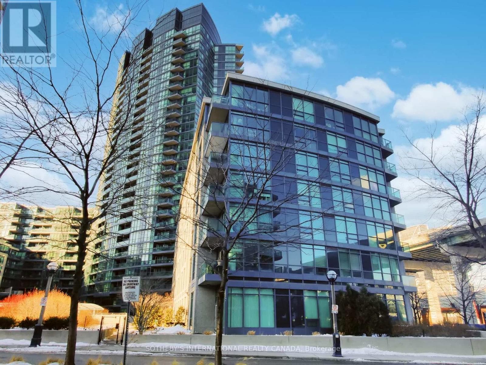 2 bed 1 bath single family at 537 - 231 FORT YORK BOULEVARD — $549,900