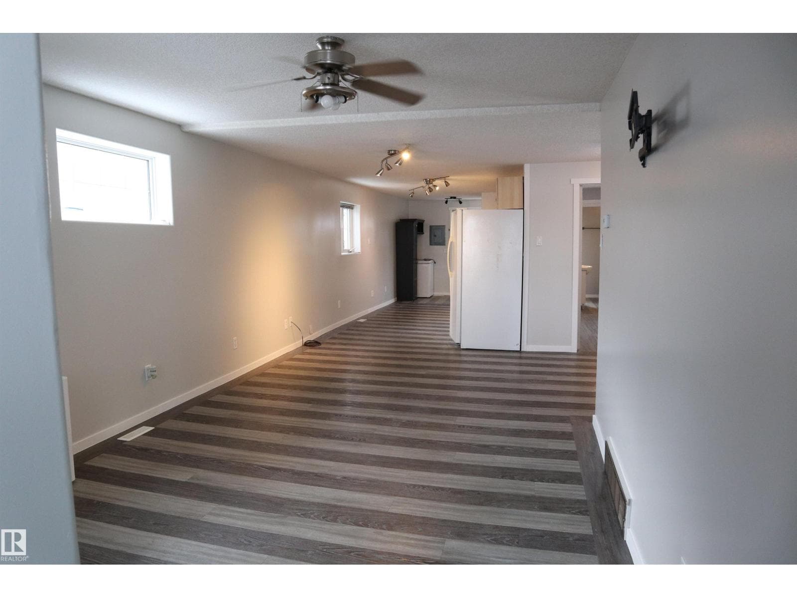 4804 49 ST photo 4