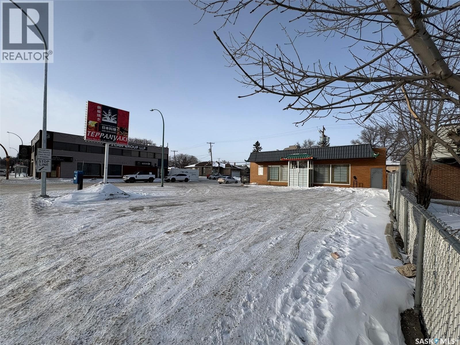736 Victoria AVENUE — photo 2