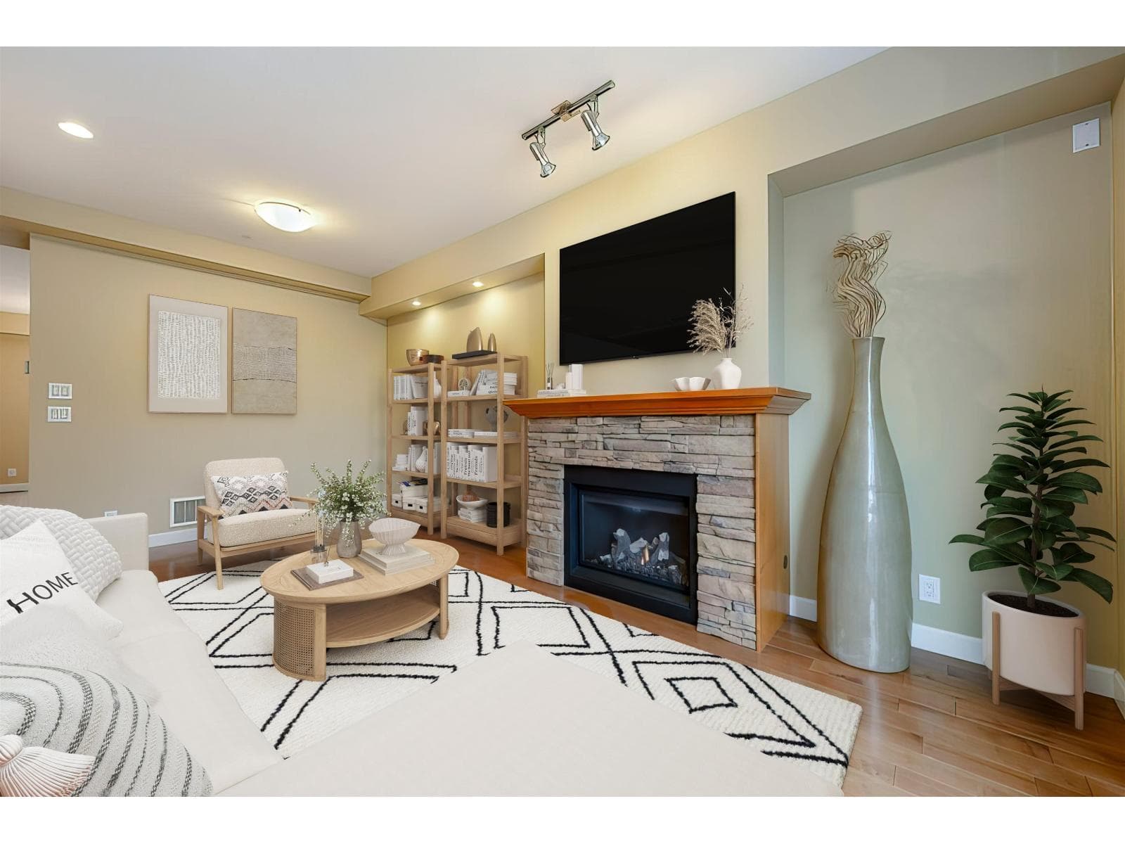 38 20738 84 AVENUE photo 2