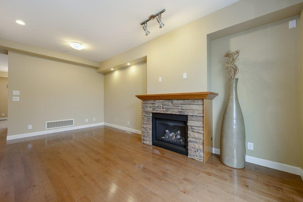 38 20738 84 AVENUE photo 3