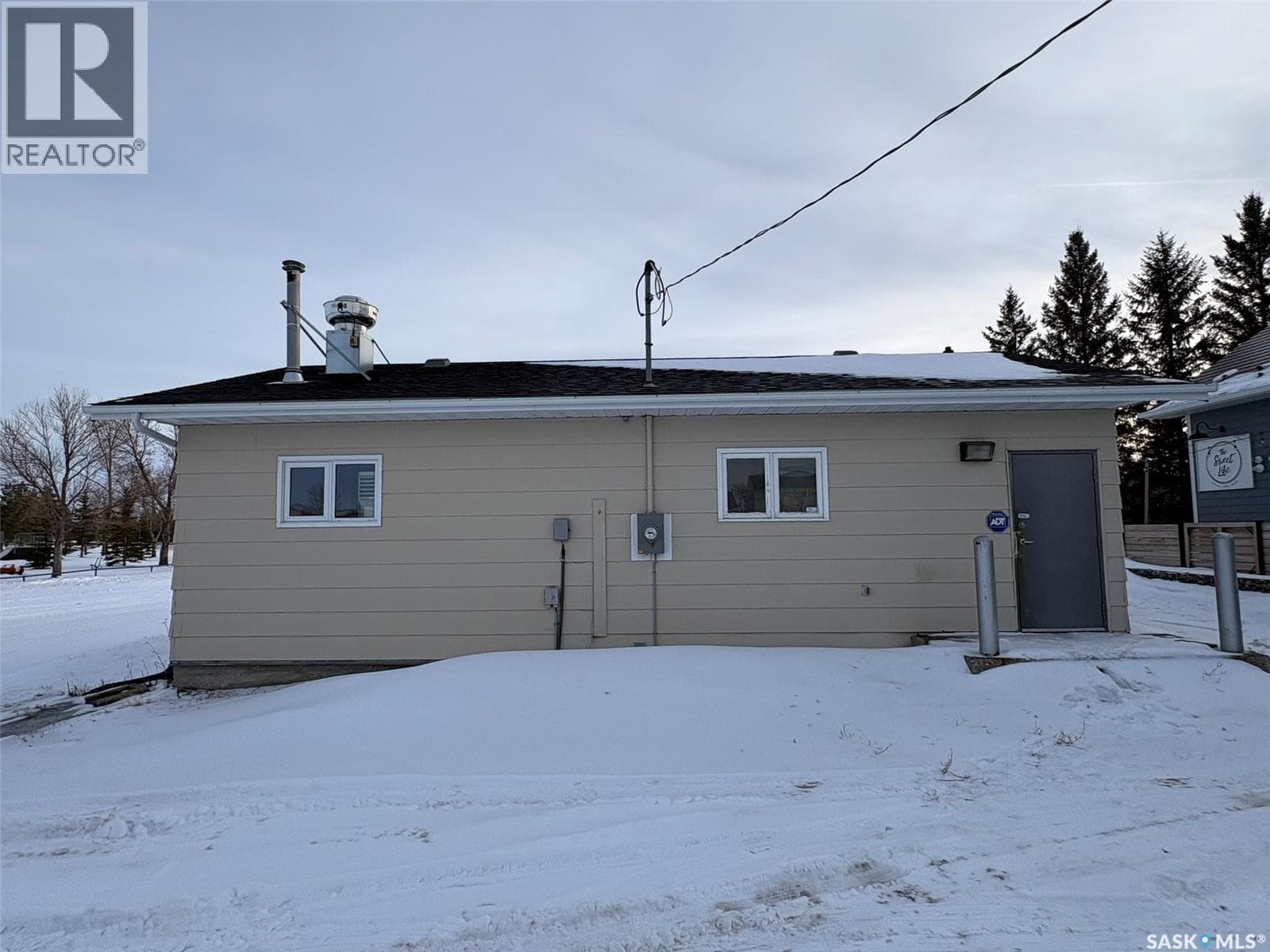 9 Gregory AVENUE E — photo 2