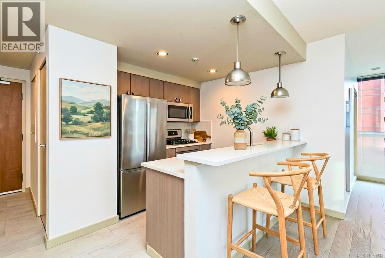 406 732 Cormorant St photo 2