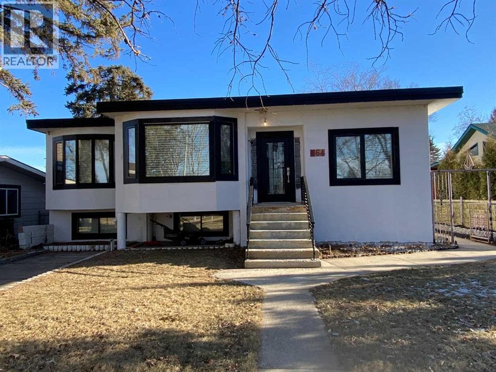 564 5 Street W