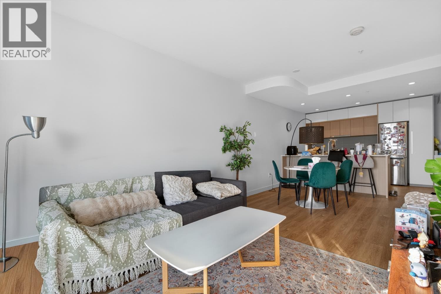 206 9580 TOWER ROAD photo 4