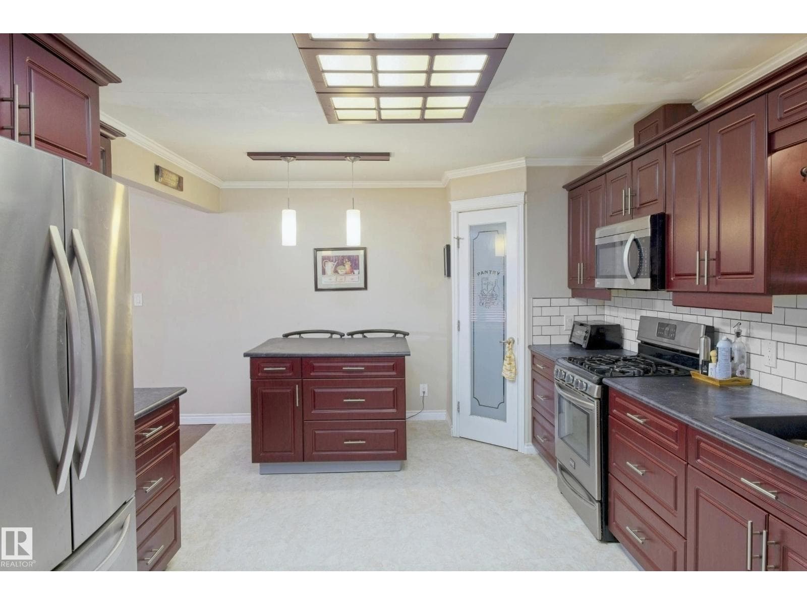 5226 43 ST photo 11