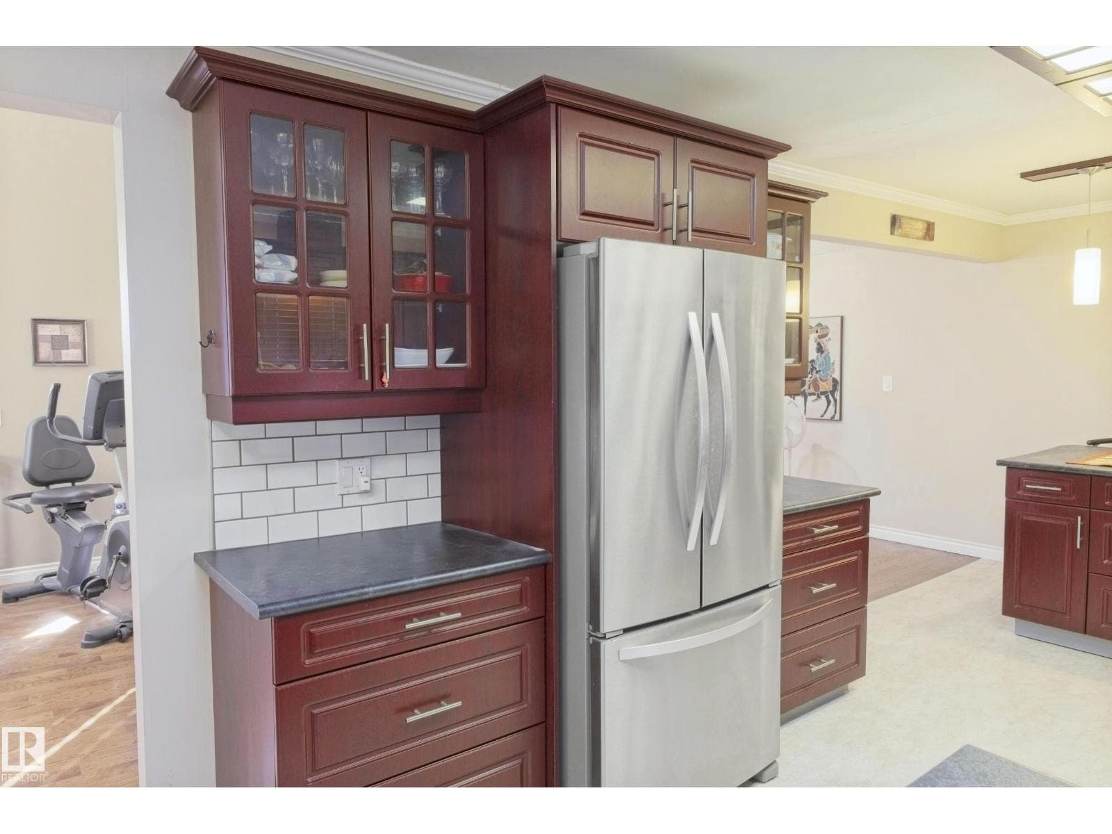 5226 43 ST photo 12