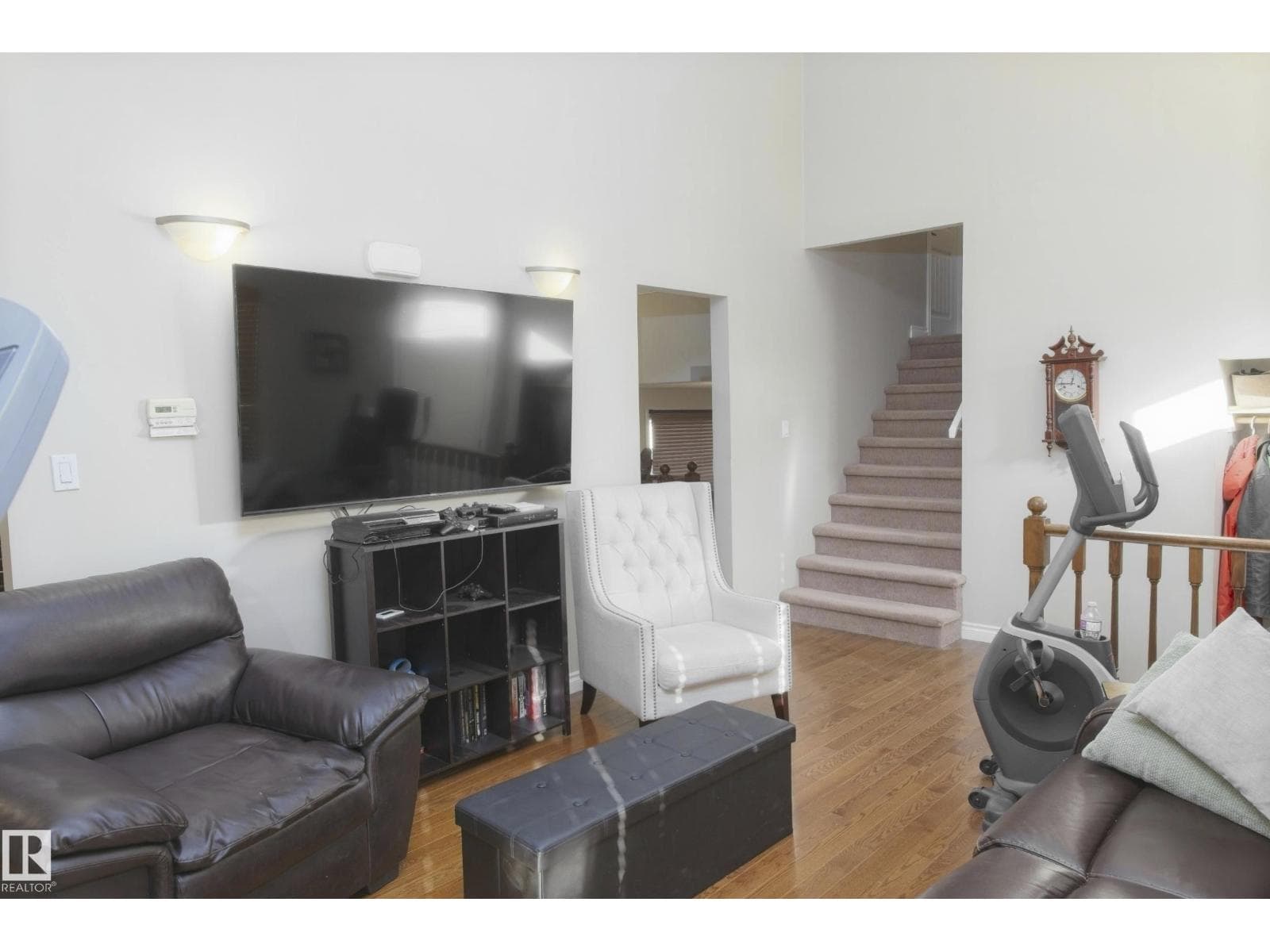 5226 43 ST photo 6