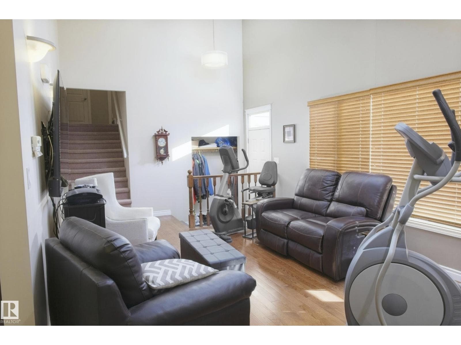 5226 43 ST photo 7