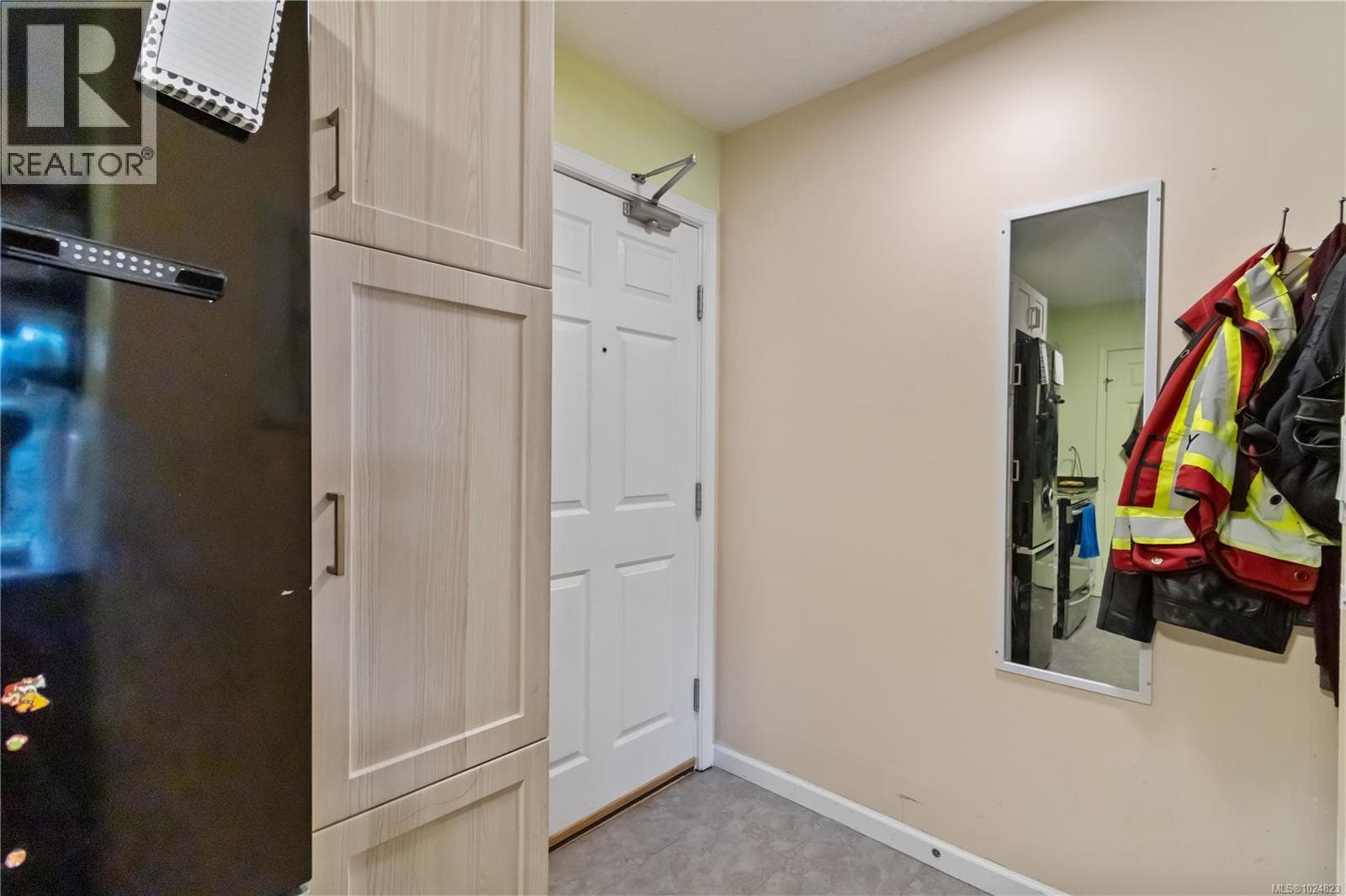 208 383 Wale Rd photo 5