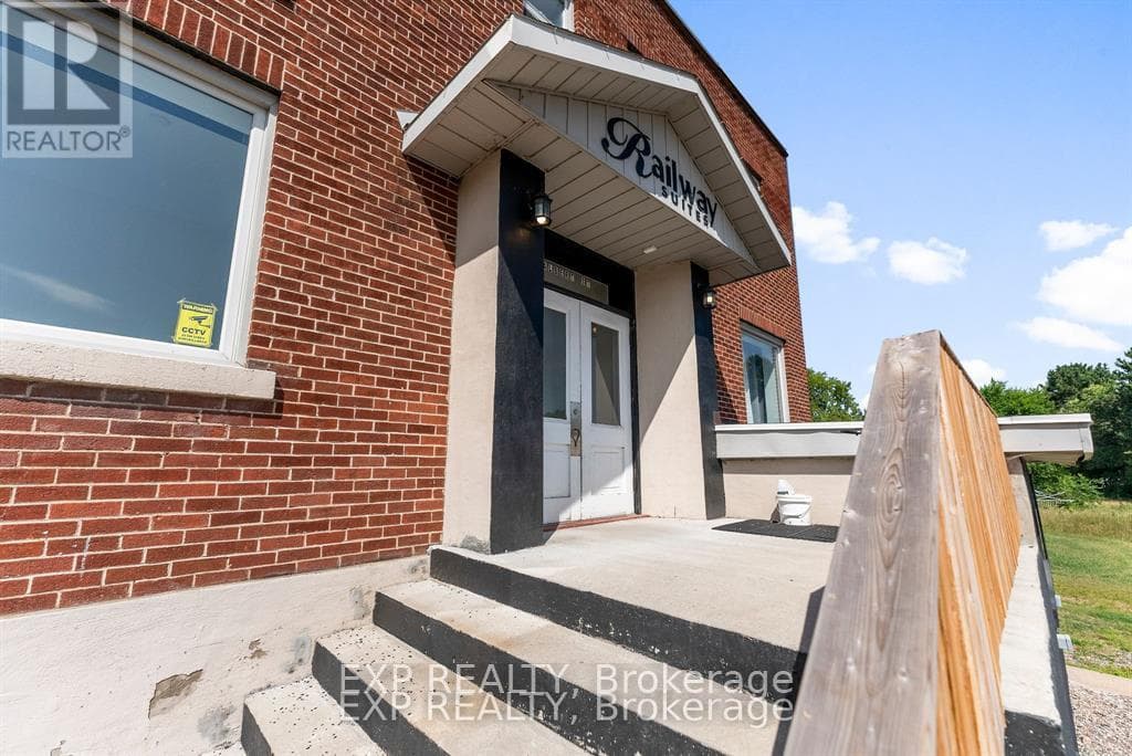 11 ALBERT STREET photo 2