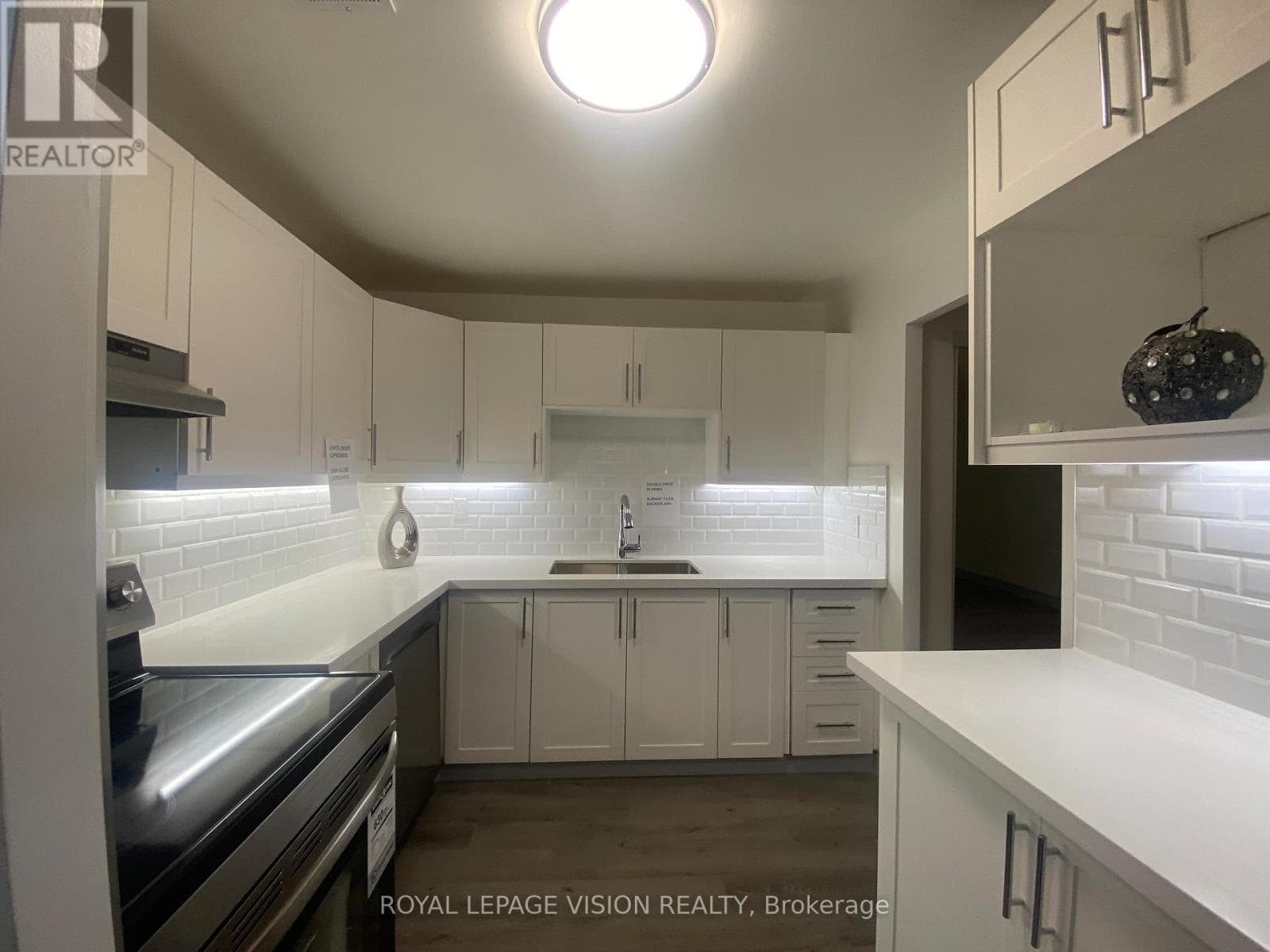 205 - 895 KENNEDY ROAD photo 3