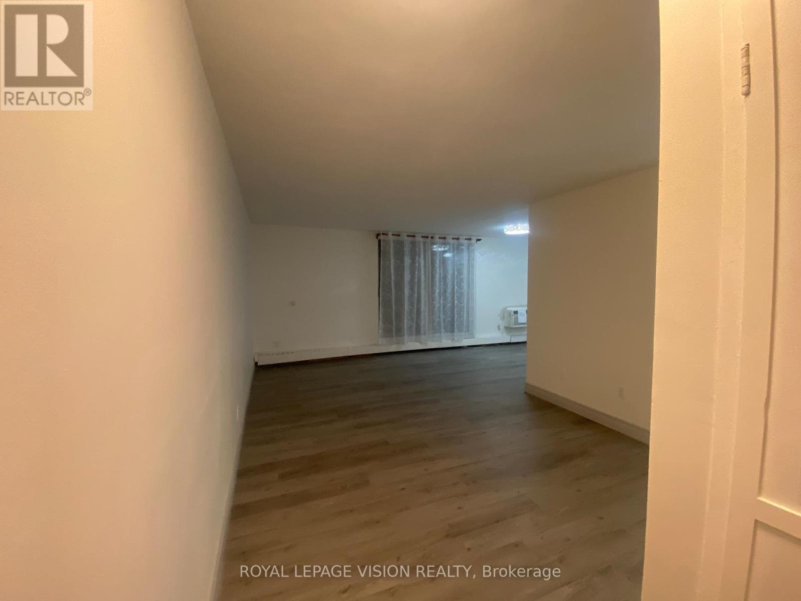 205 - 895 KENNEDY ROAD photo 5