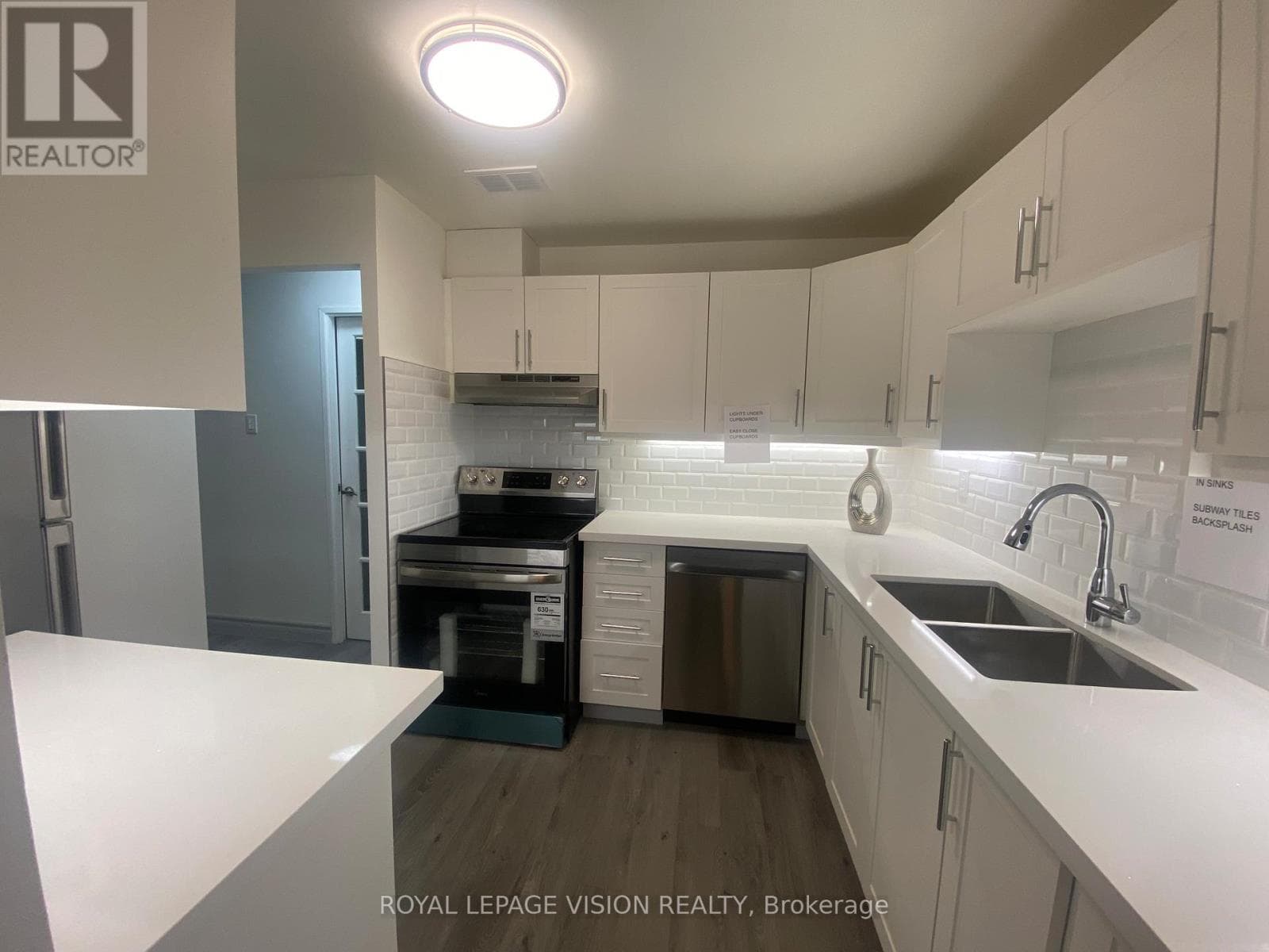 205 - 895 KENNEDY ROAD photo 2