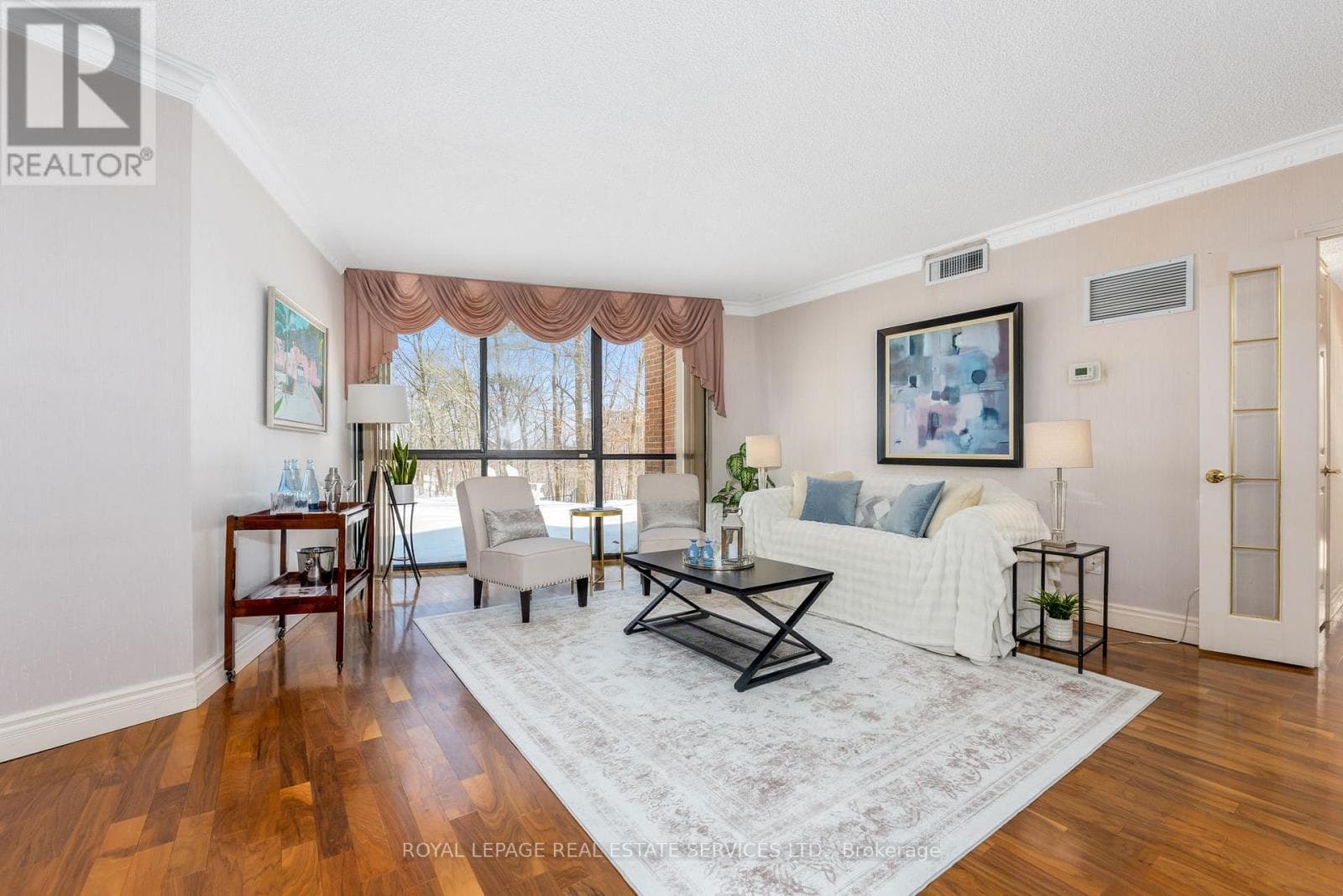 110 - 1240 MARLBOROUGH COURT photo 2