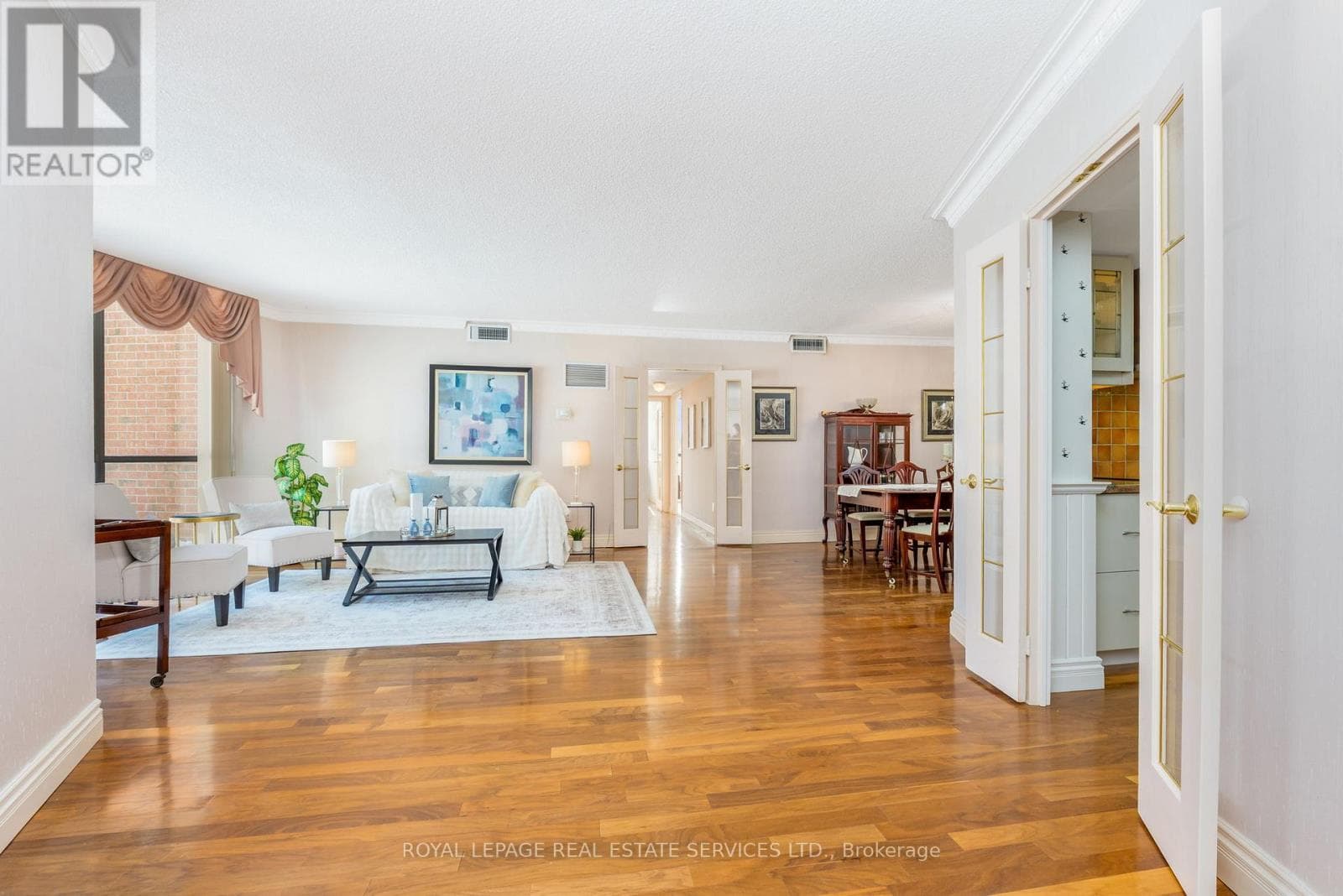 110 - 1240 MARLBOROUGH COURT photo 4