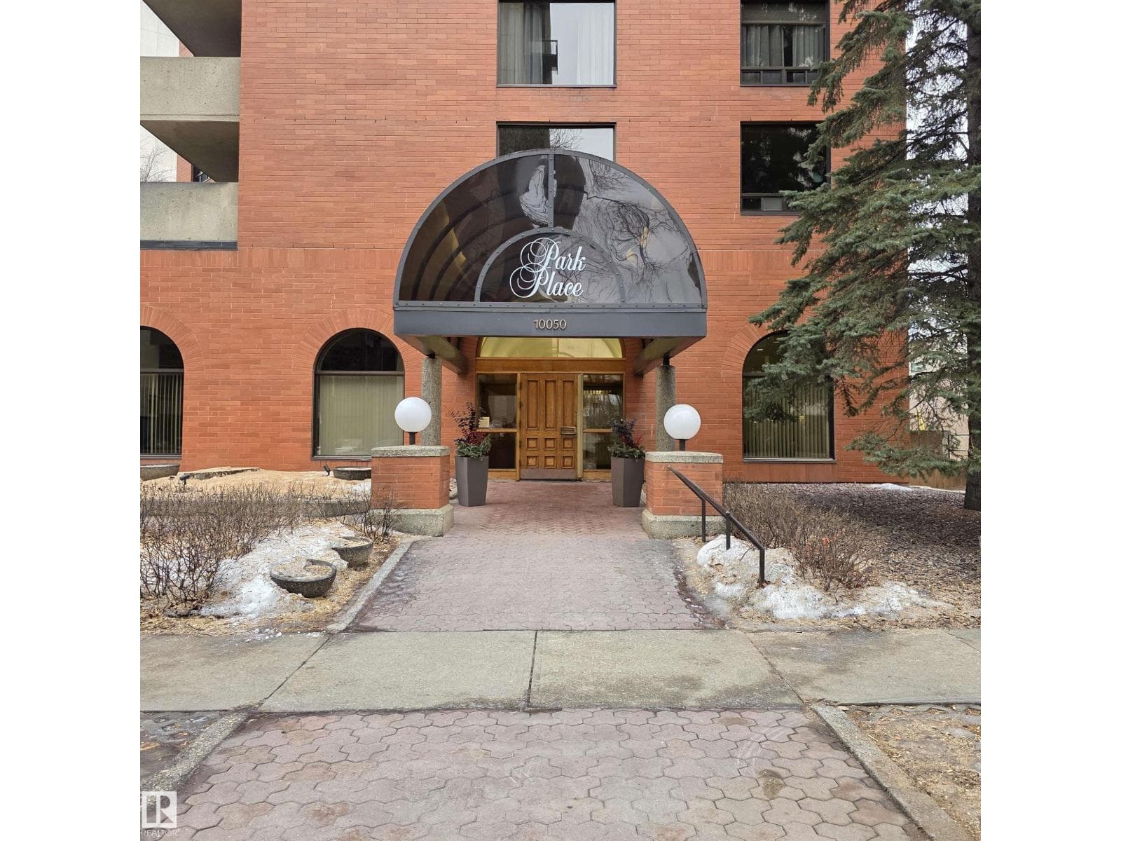 #2C 10050 118 ST NW