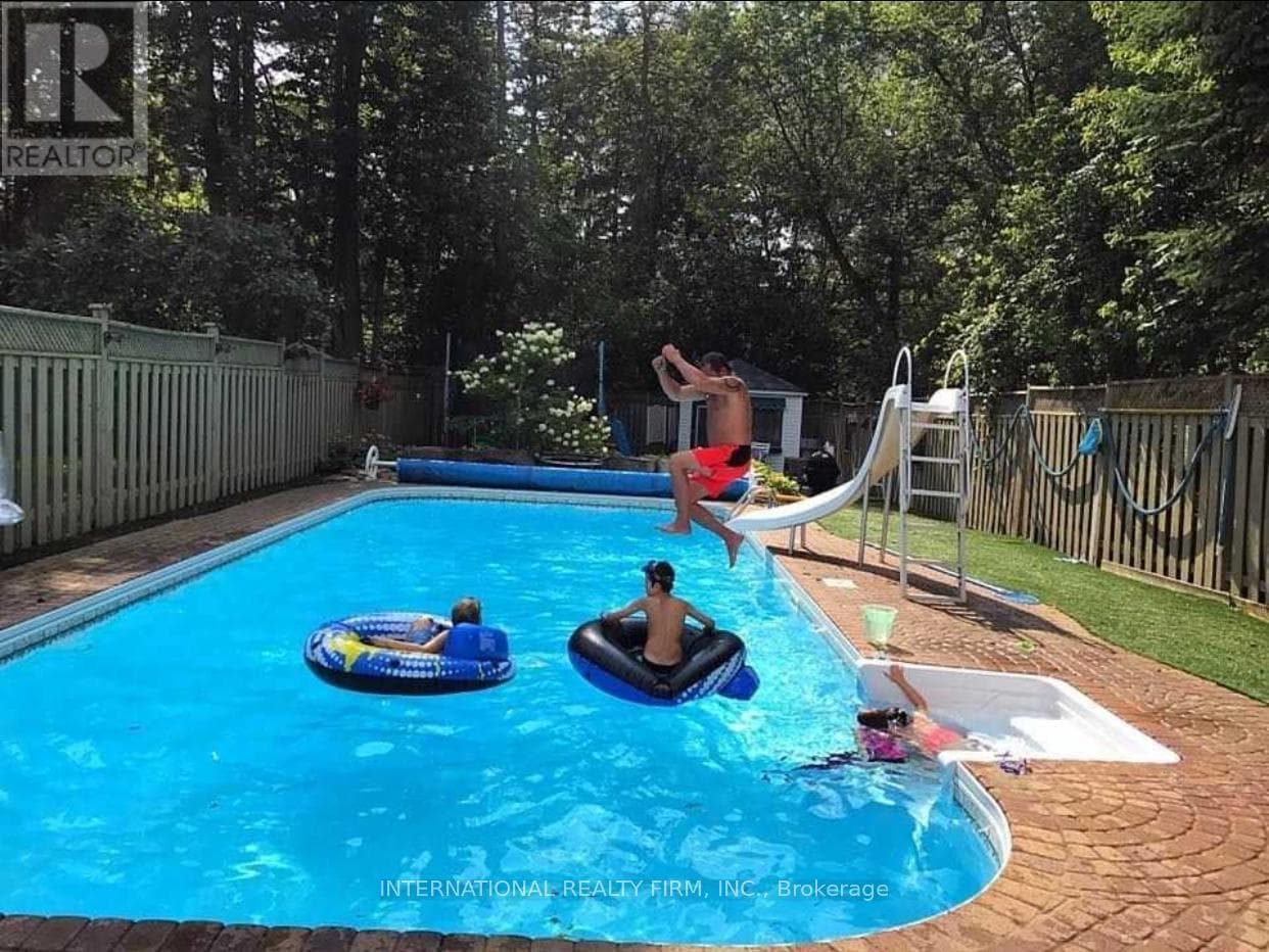 276 SHERIDAN COURT photo 4