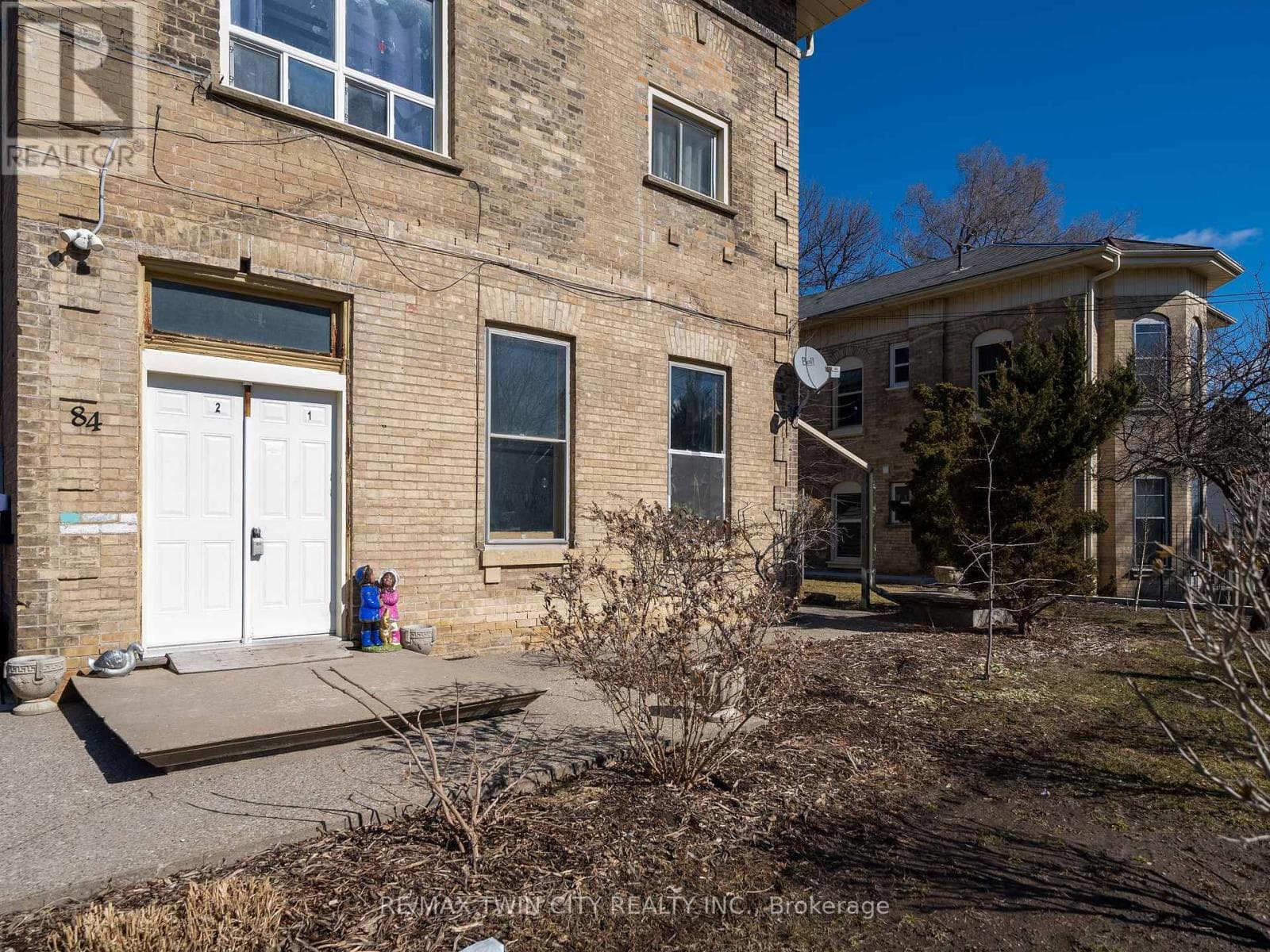 84 SHERIDAN STREET photo 5