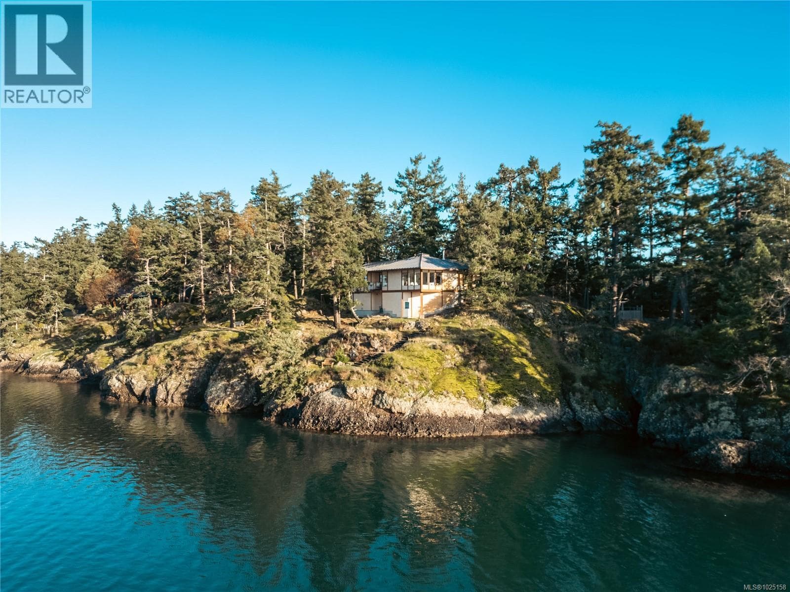 2 bed 2 bath single family at 456 Scott Point Dr — $2,195,000