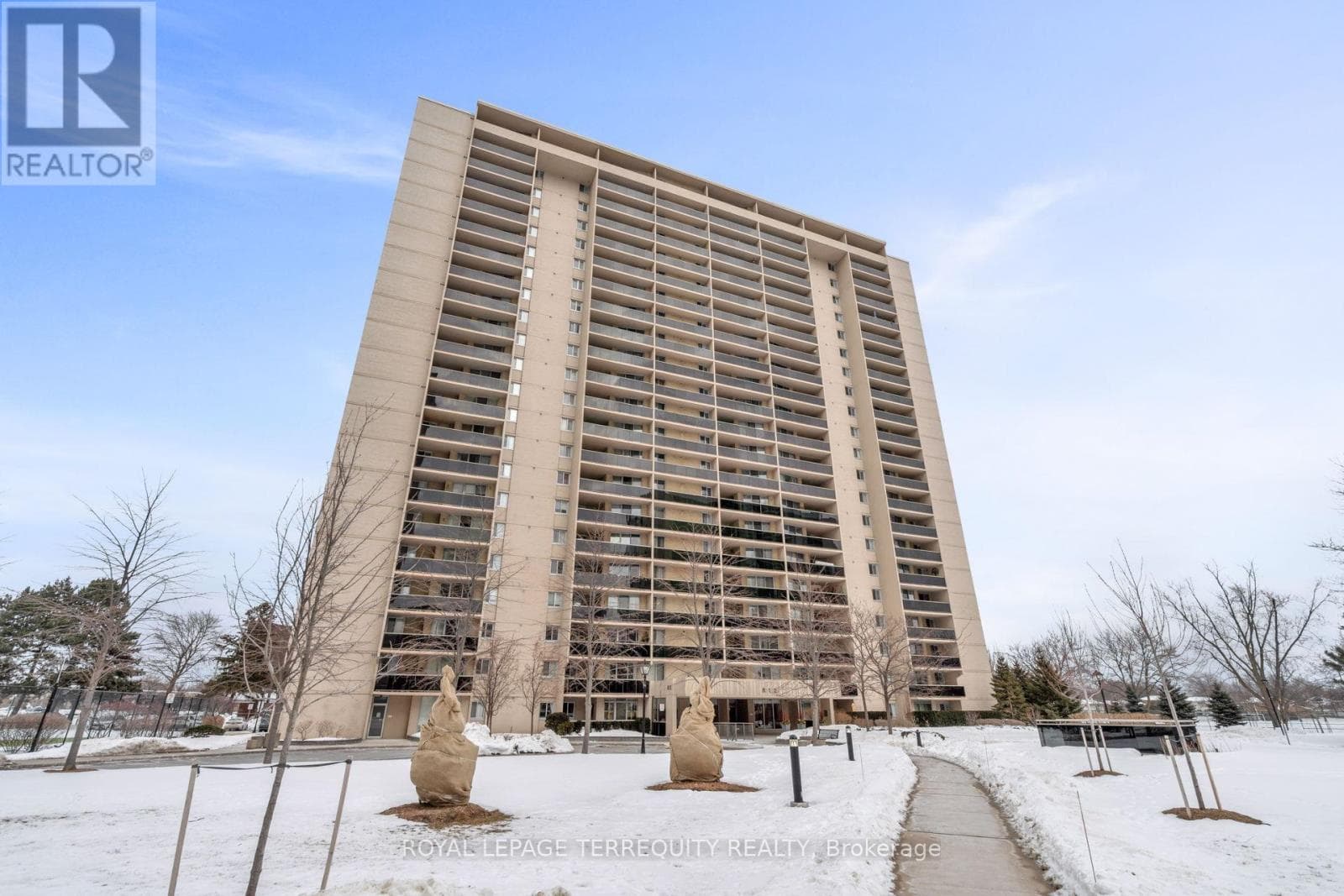 3 bed 2 bath single family at 410 - 812 BURNHAMTHORPE ROAD — $649,900